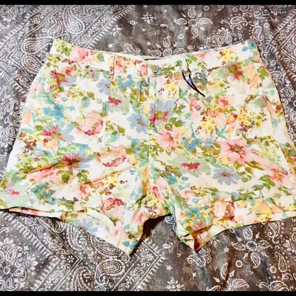 Gloria Vanderbilt Pants - Floral shorts size 14 new without tags
